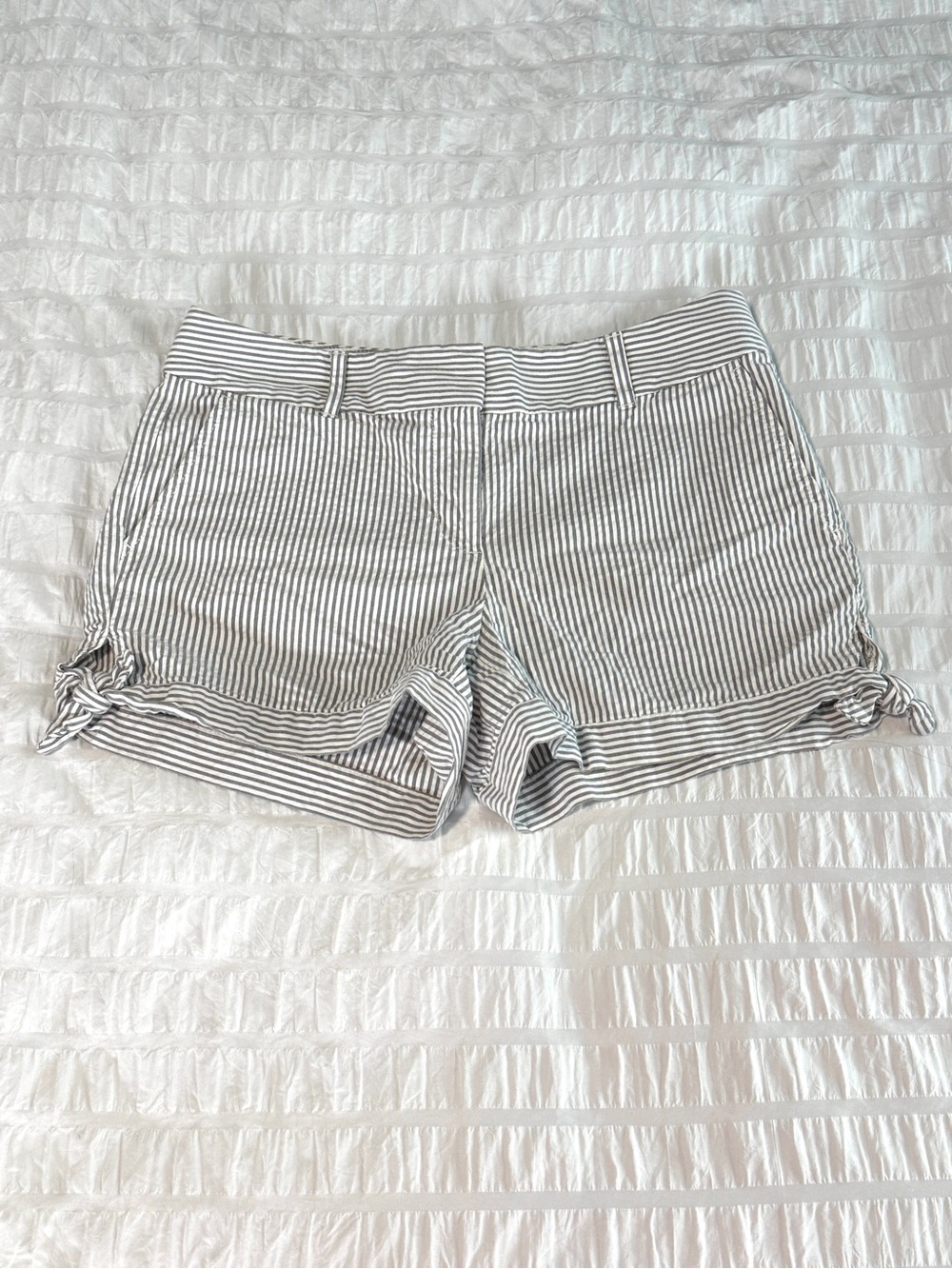 LOFT Striped Tie-Hem Women's Shorts - White and Gray